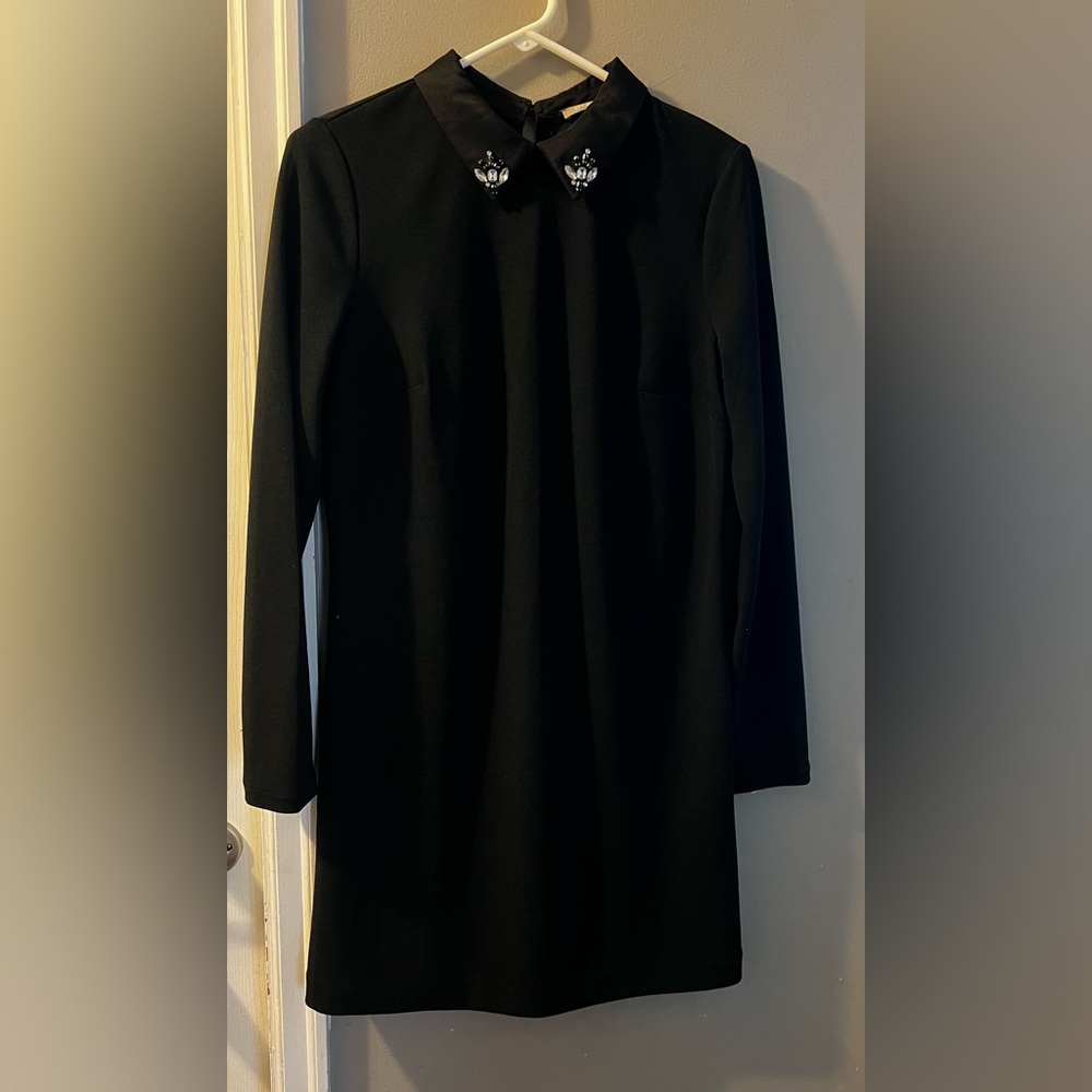 Black Sheath Dress with Long Sleeves and Crew Neck